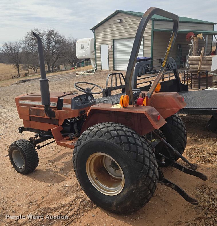 image for item ET1273 International 254 tractor