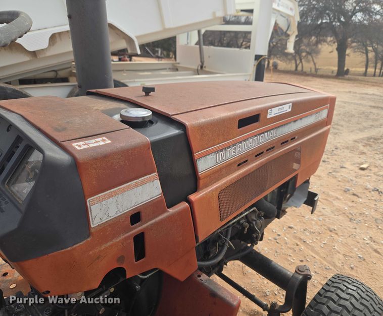 image for item ET1273 International 254 tractor