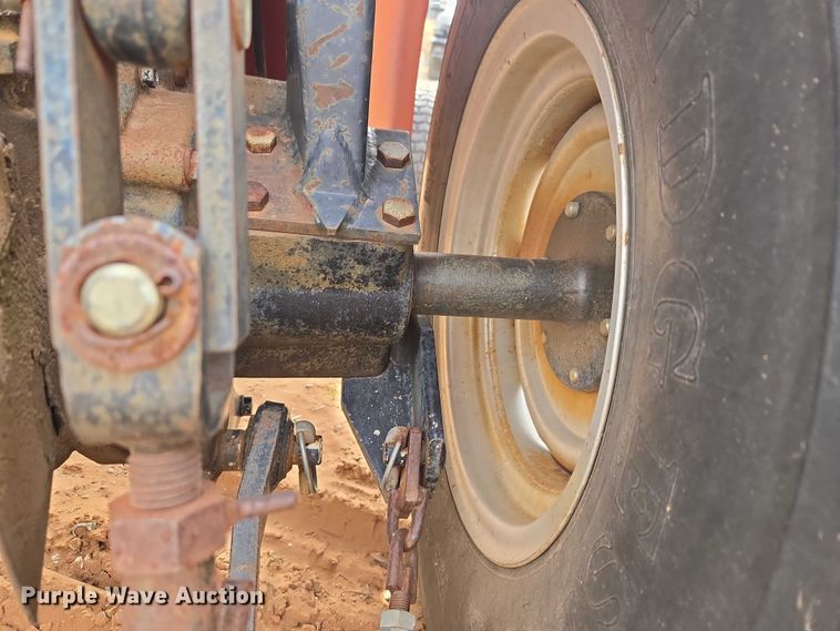 image for item ET1273 International 254 tractor