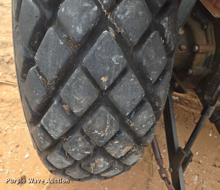 image for item ET1273 International 254 tractor