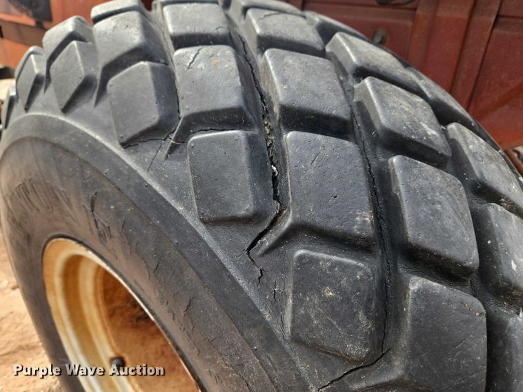 image for item ET1273 International 254 tractor