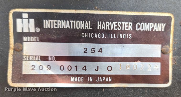 image for item ET1273 International 254 tractor