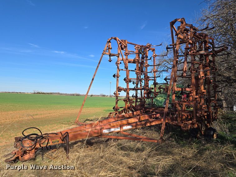 image for item ET1296 Chiselvator 1400 field cultivator