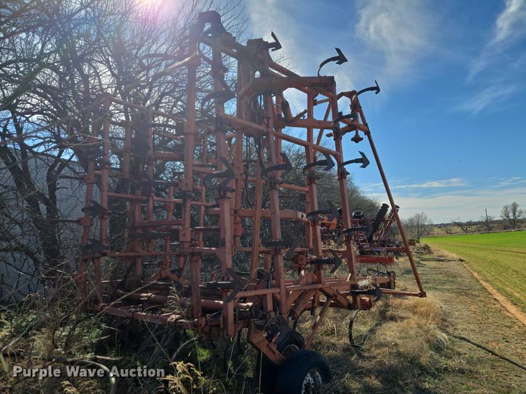 image for item ET1296 Chiselvator 1400 field cultivator