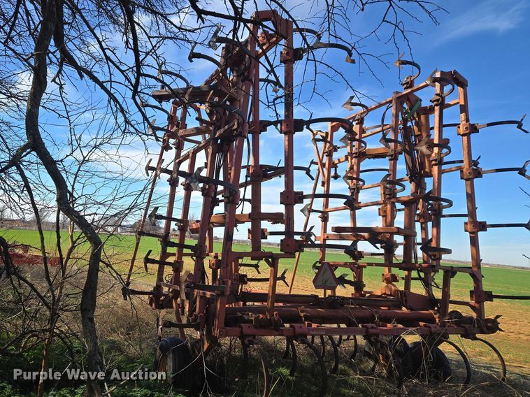 image for item ET1296 Chiselvator 1400 field cultivator