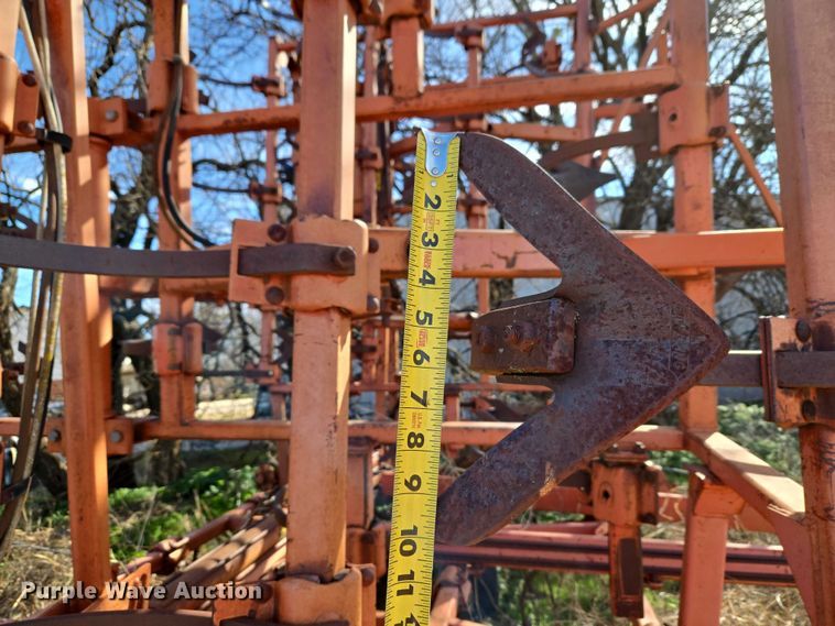 image for item ET1296 Chiselvator 1400 field cultivator