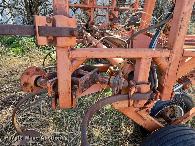 image for item ET1296 Chiselvator 1400 field cultivator