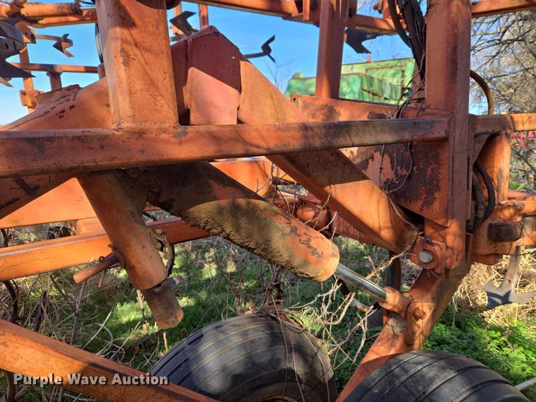 image for item ET1296 Chiselvator 1400 field cultivator