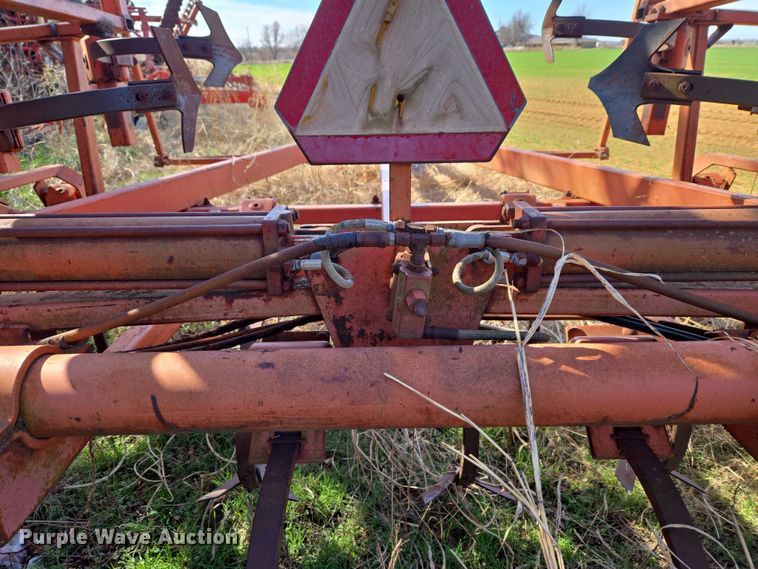 image for item ET1296 Chiselvator 1400 field cultivator