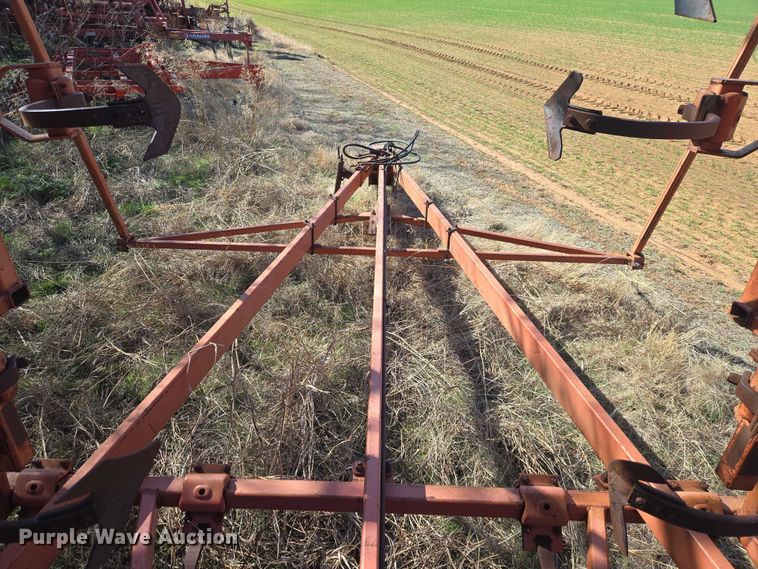 image for item ET1296 Chiselvator 1400 field cultivator