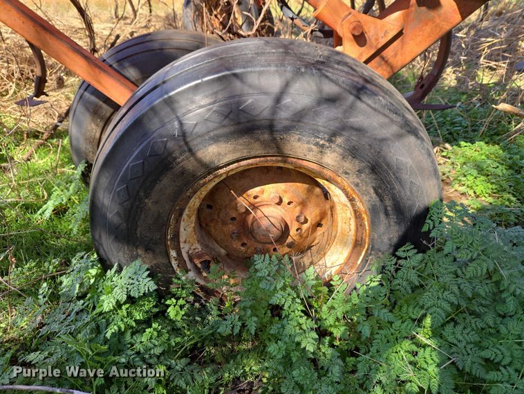 image for item ET1296 Chiselvator 1400 field cultivator