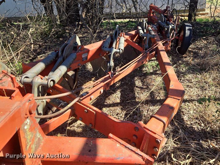 image for item ET1298 Morris Melroe 1020  plow