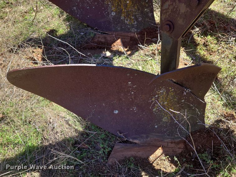 image for item ET1298 Morris Melroe 1020  plow