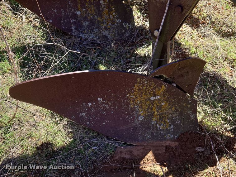 image for item ET1298 Morris Melroe 1020  plow