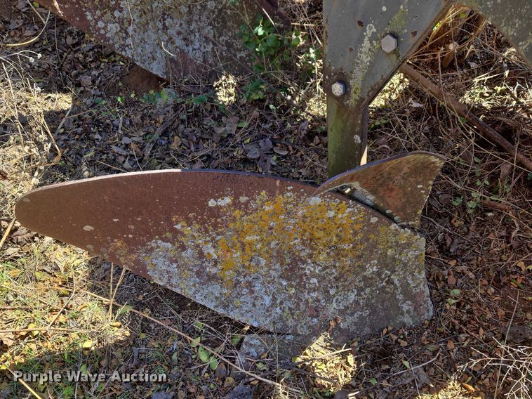 image for item ET1298 Morris Melroe 1020  plow