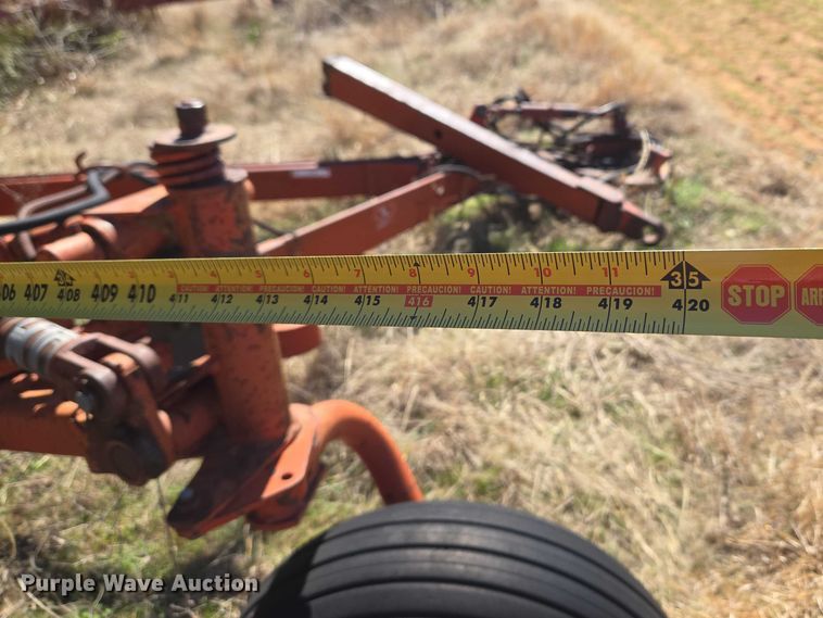 image for item ET1298 Morris Melroe 1020  plow