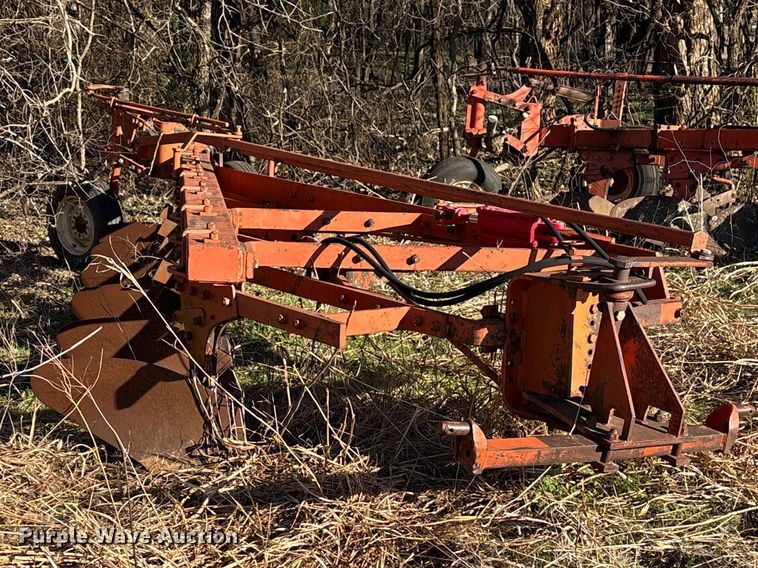 image for item ET1304 Allis-Chalmers plow