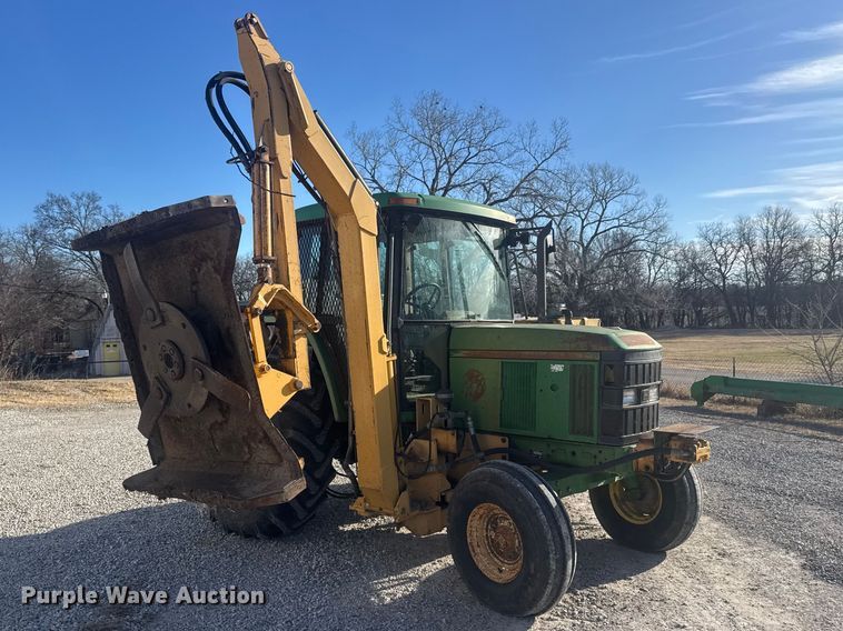 image for item ET1568 2002 John Deere 6405 tractor