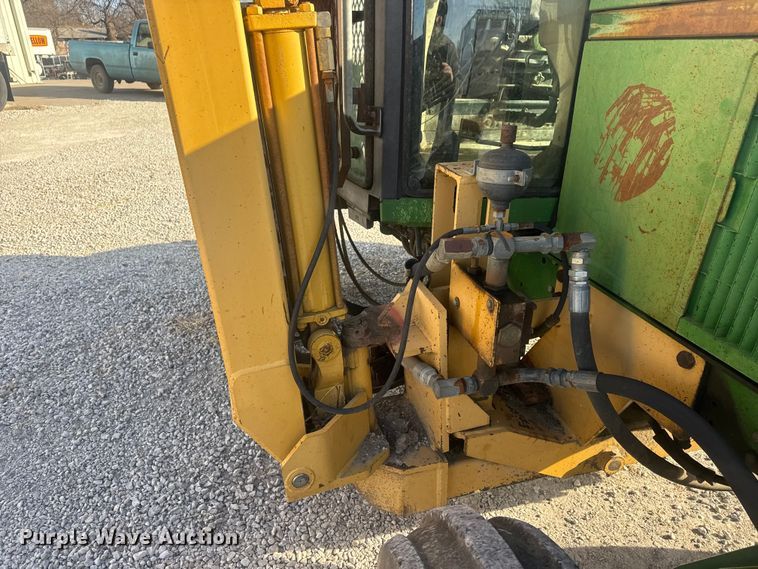 image for item ET1568 2002 John Deere 6405 tractor