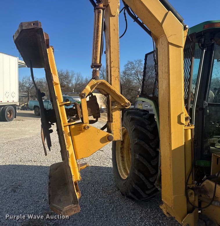 image for item ET1568 2002 John Deere 6405 tractor