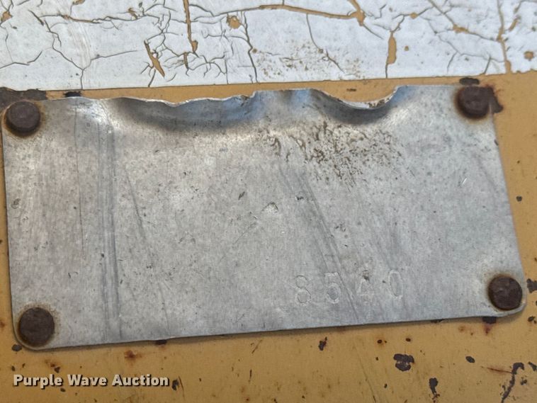 image for item ET1568 2002 John Deere 6405 tractor