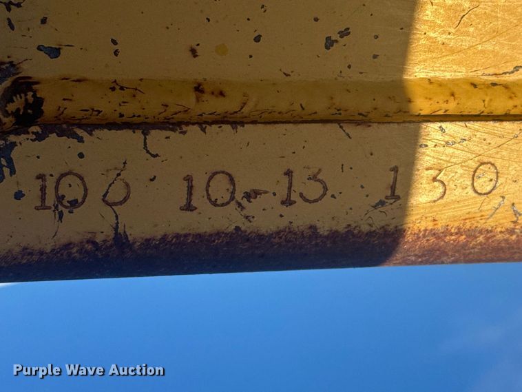 image for item ET1568 2002 John Deere 6405 tractor