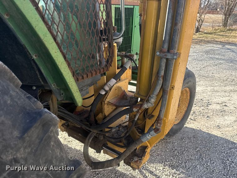 image for item ET1568 2002 John Deere 6405 tractor