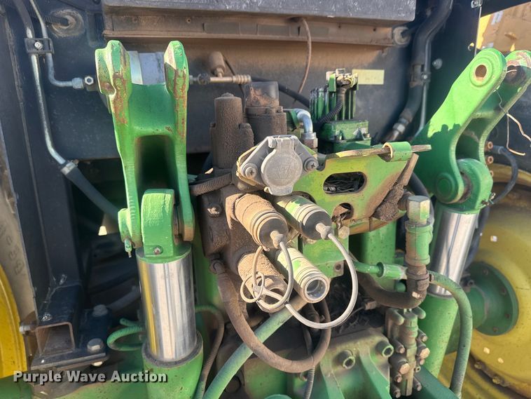 image for item ET1568 2002 John Deere 6405 tractor