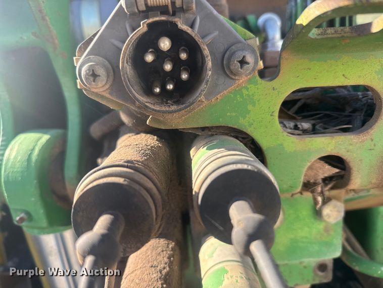 image for item ET1568 2002 John Deere 6405 tractor