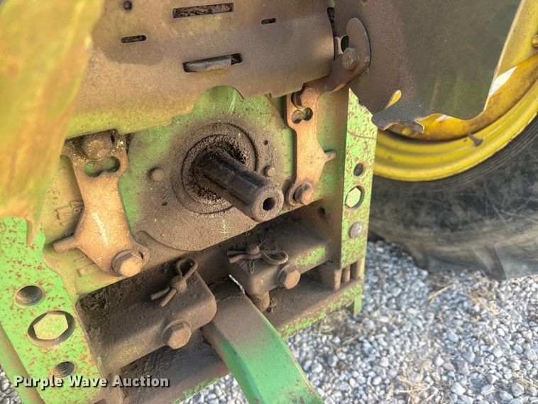 image for item ET1568 2002 John Deere 6405 tractor