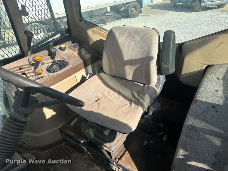 image for item ET1568 2002 John Deere 6405 tractor