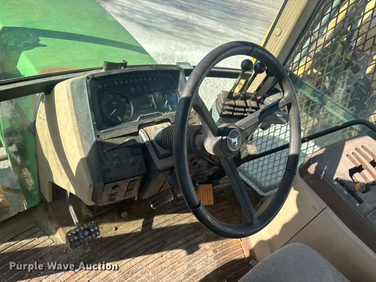 image for item ET1568 2002 John Deere 6405 tractor