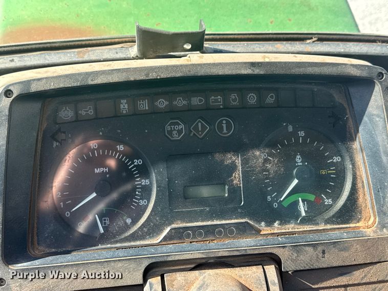 image for item ET1568 2002 John Deere 6405 tractor