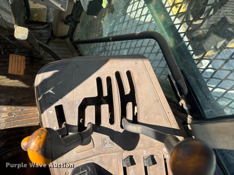 image for item ET1568 2002 John Deere 6405 tractor