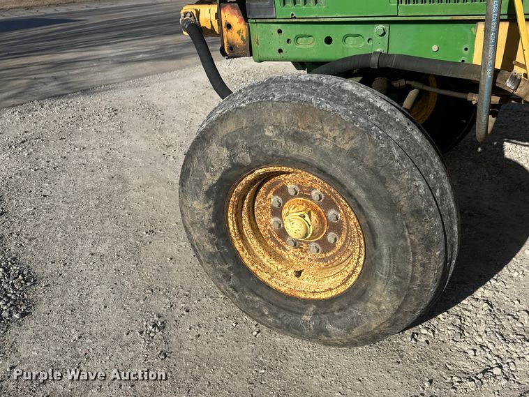 image for item ET1568 2002 John Deere 6405 tractor