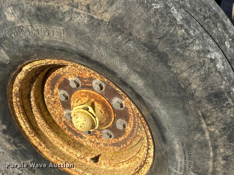 image for item ET1568 2002 John Deere 6405 tractor