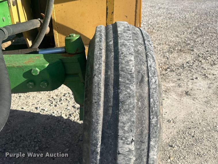 image for item ET1568 2002 John Deere 6405 tractor