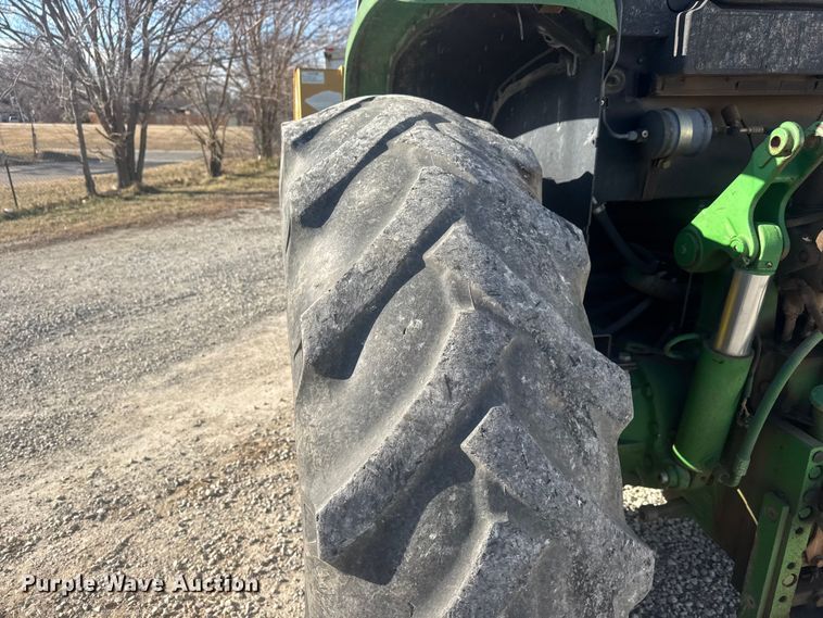 image for item ET1568 2002 John Deere 6405 tractor