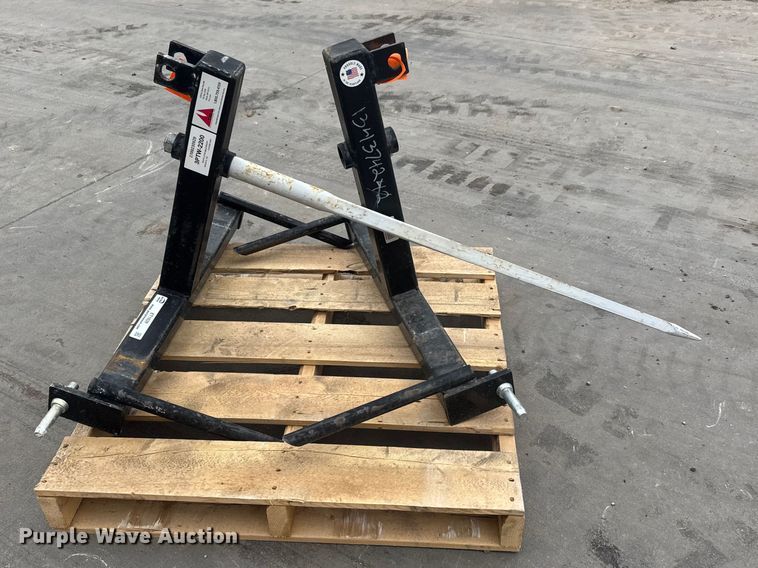 image for item ET1628 (2) Tri-L 3PTW-2200 bale spears