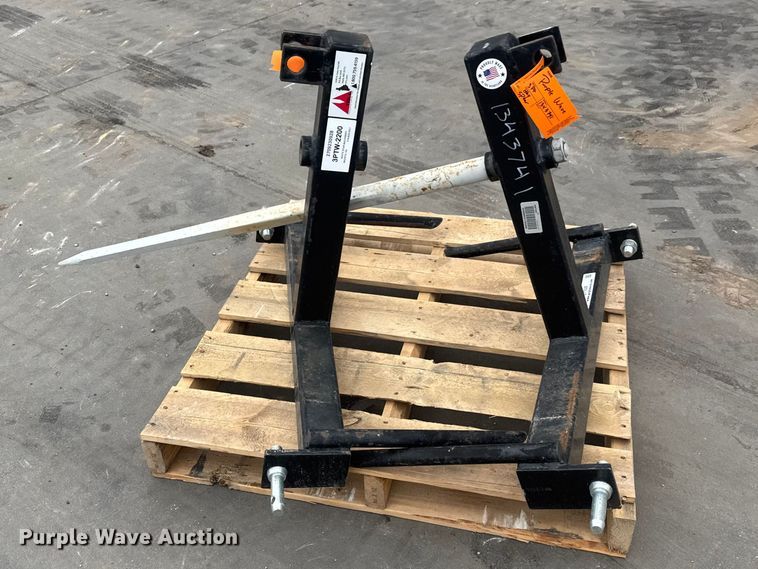 image for item ET1628 (2) Tri-L 3PTW-2200 bale spears