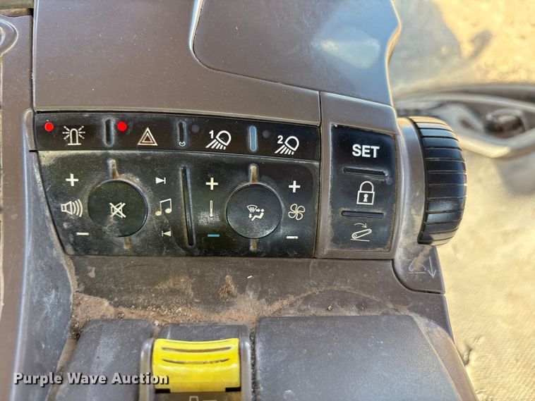 image for item EU4839 2018 John Deere 8245R MFWD tractor