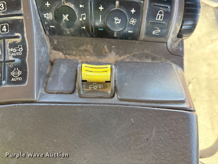 image for item EU4839 2018 John Deere 8245R MFWD tractor