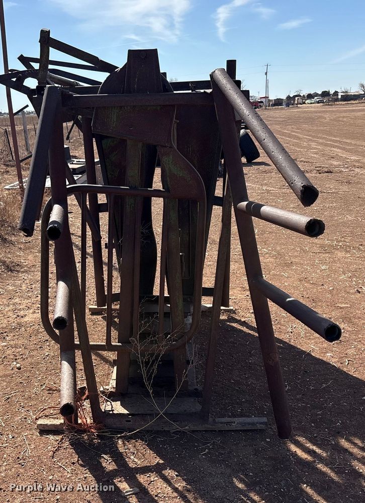 image for item EU4868 Squeeze chute