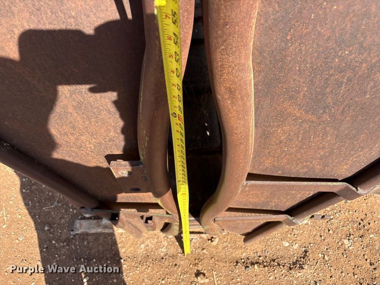 image for item EU4868 Squeeze chute