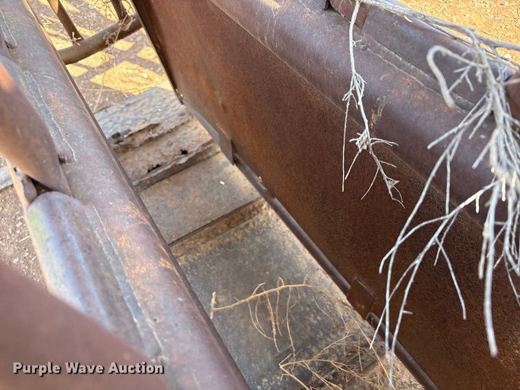 image for item EU4868 Squeeze chute