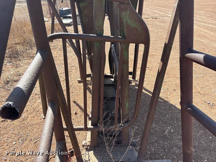 image for item EU4868 Squeeze chute