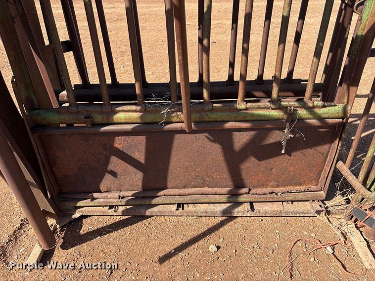 image for item EU4868 Squeeze chute