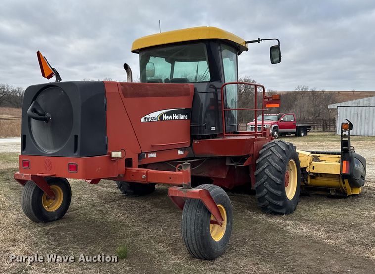 image for item FB0512 2007 New Holland HW325 swather / windrower