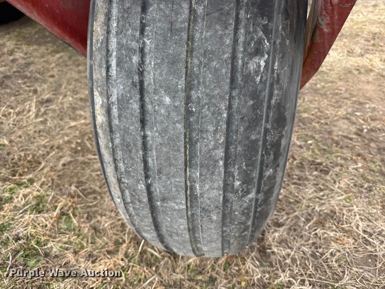 image for item FB0512 2007 New Holland HW325 swather / windrower