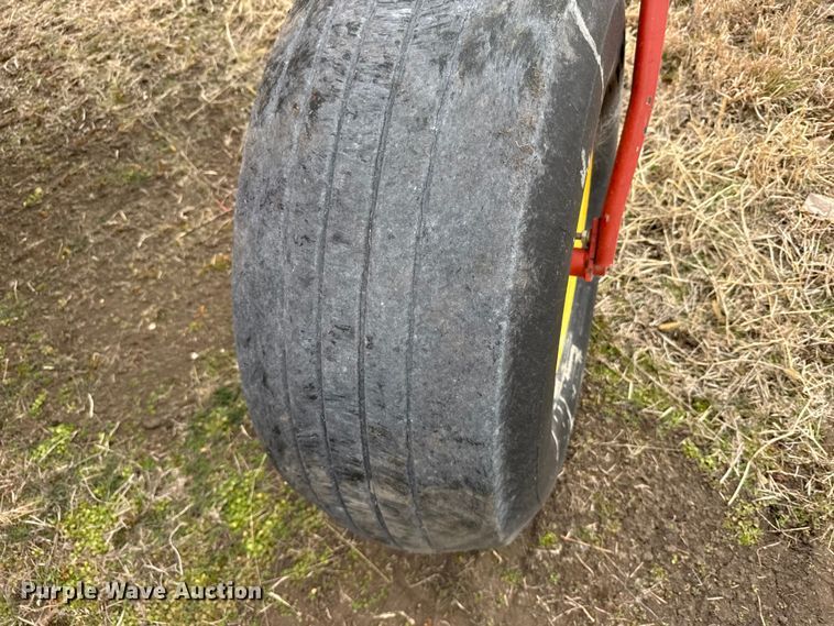 image for item FB0512 2007 New Holland HW325 swather / windrower